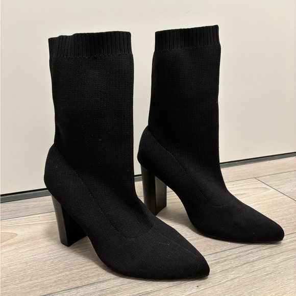 LOVE Elegant Black Women's Knit Ankle Boots, Size 5/35, Black. - Picture 2 of 6